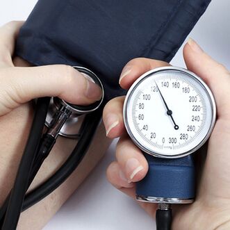 Al medir la presión arterial, se puede determinar el grado de hipertensión.